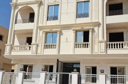 شقة بالدور الاول الحي التكميلي سادس نمرة من ش التسعين 165 م