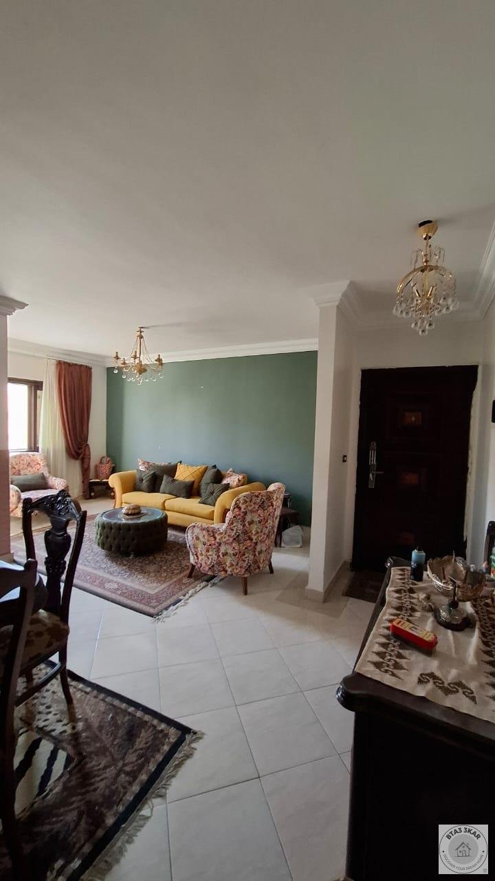 شقة دور ثاني 170 م تشطيب سوبر لوكس في منطقة ج الاكاديمية