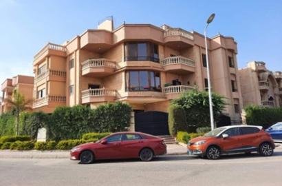 شقة 260 م الدور الاول ج الاكاديمية خطوات من مسجد حسن الشربتلي