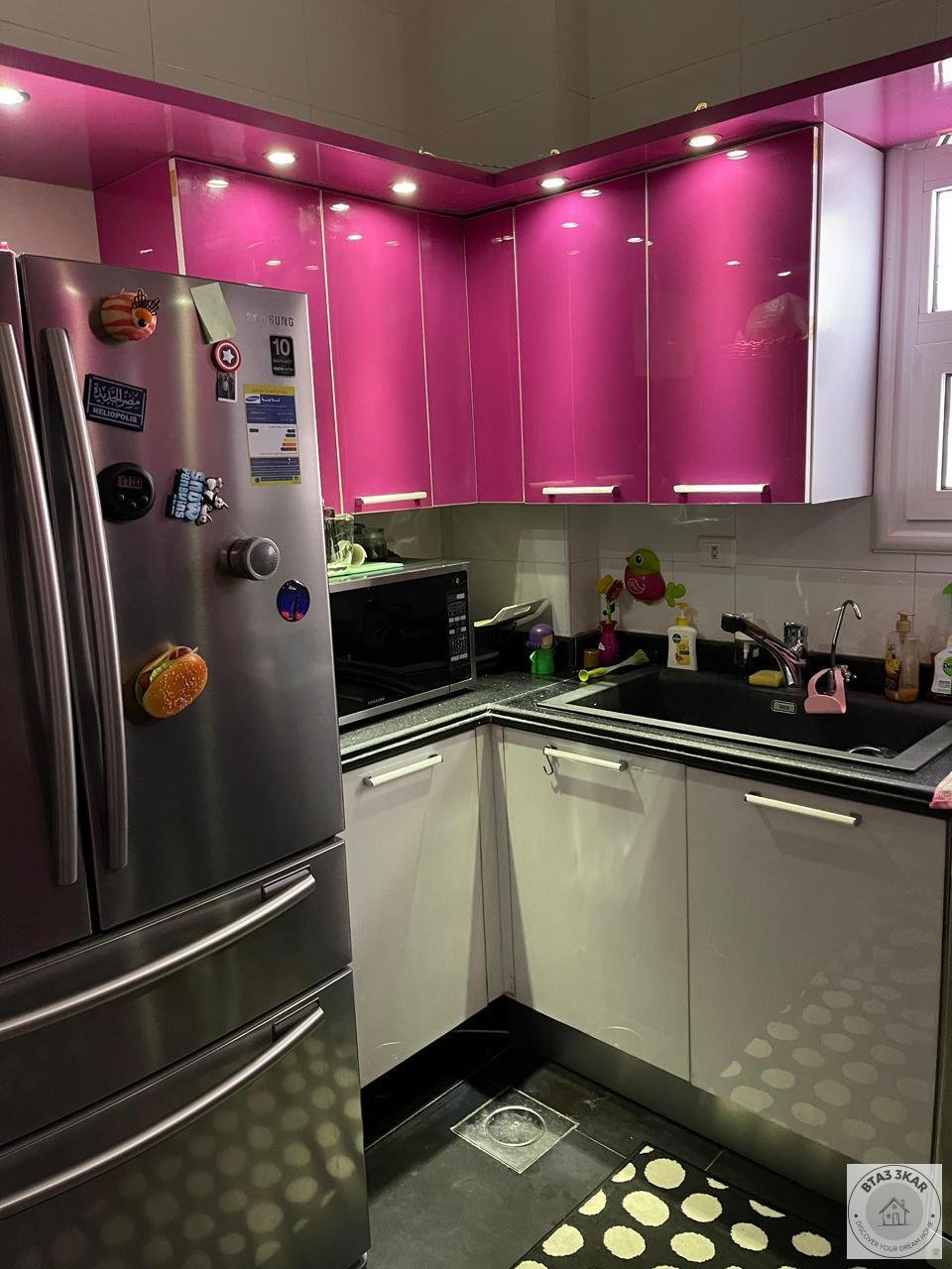 شقة دور اول بفيلات البنفسج تشطيب الترا سوبر لوكس مكيفة بالكامل