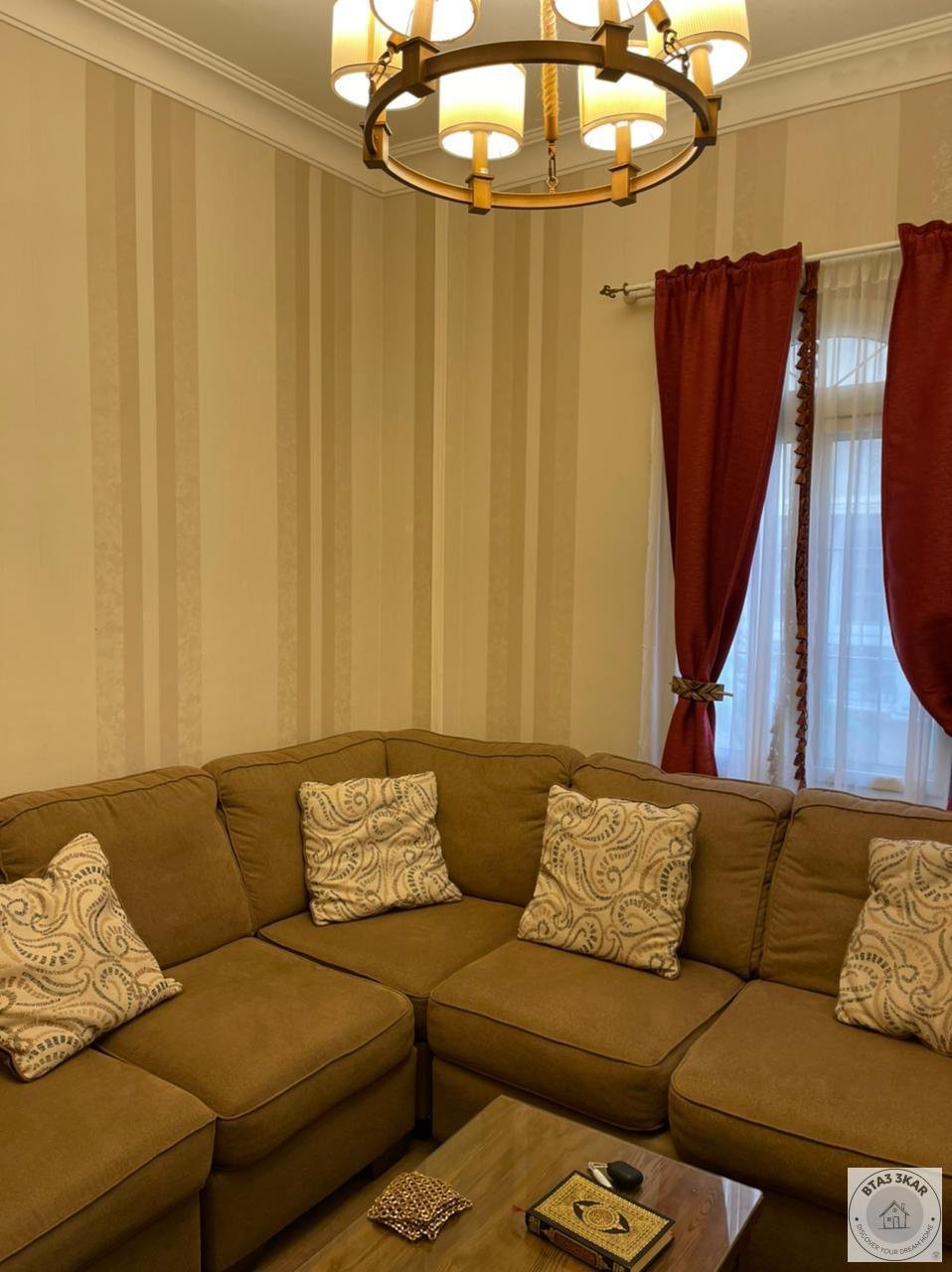 شقة دور اول بفيلات البنفسج تشطيب الترا سوبر لوكس مكيفة بالكامل