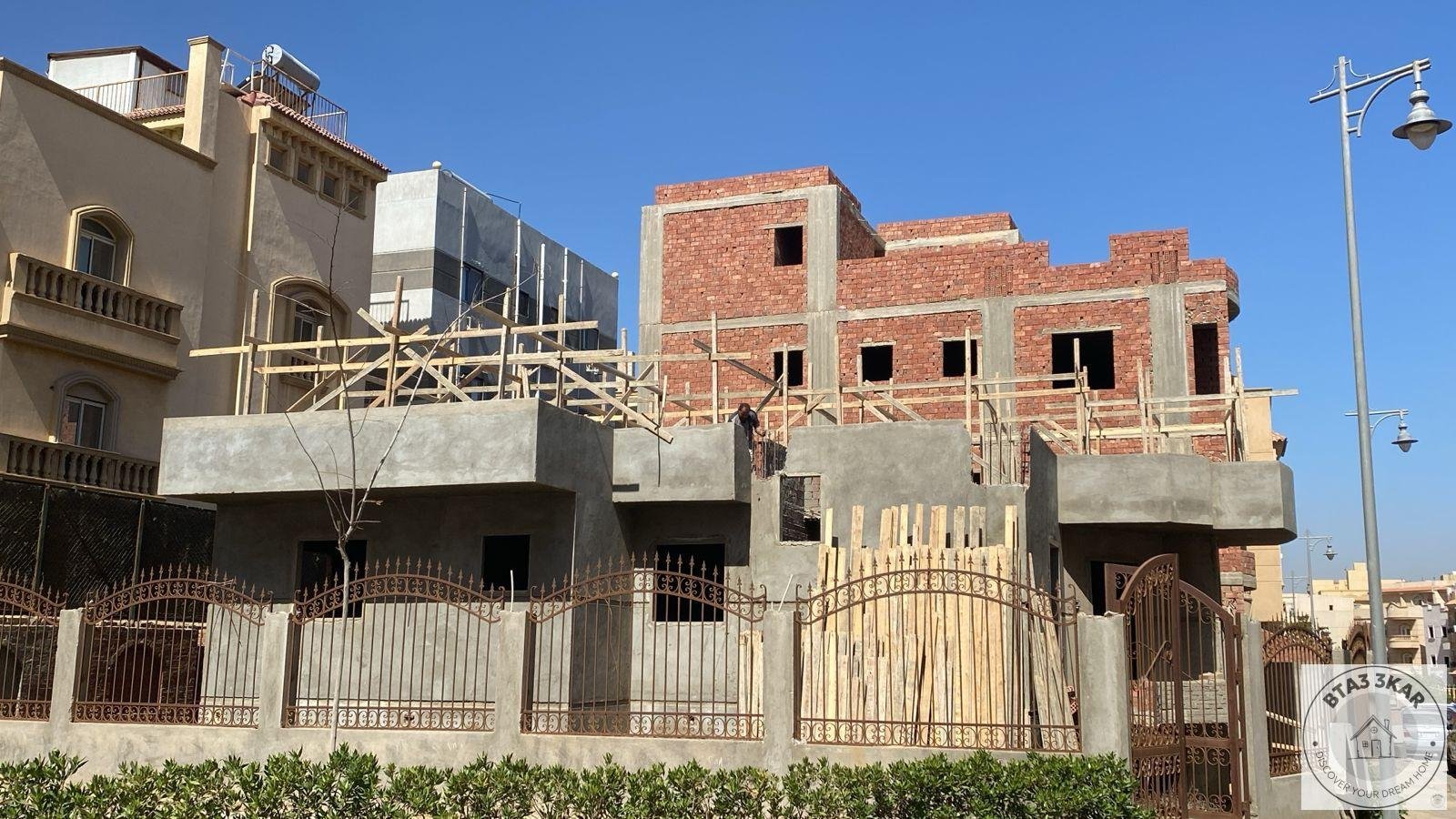 شقة فيلات الدفاع الوطني – موقع مميز جدًا 130 م دور متكرر امامي ناصية