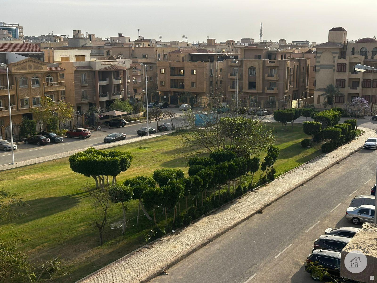 شقة دور ارضي 175 م  واجهة بانوراما على أجمل وأرقى حديقة بالياسمين